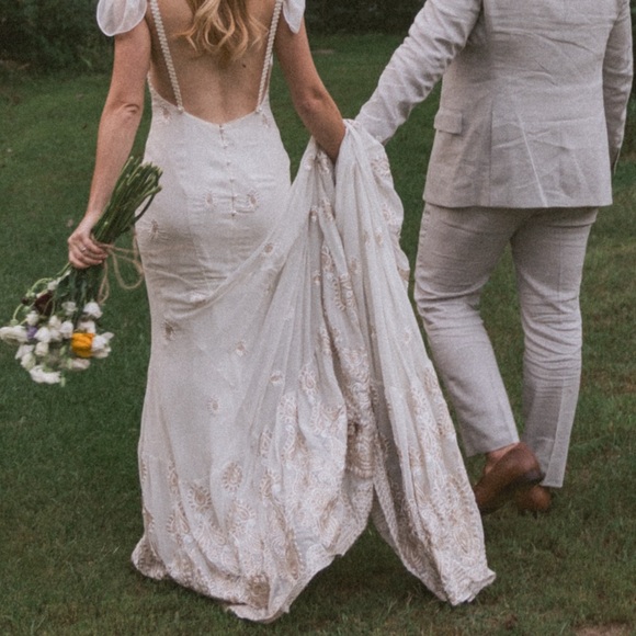 Elegant, Boho, Unique Wedding Dress - “Stevie” by Daughter’s of Simone - Size 6 - Picture 12 of 15